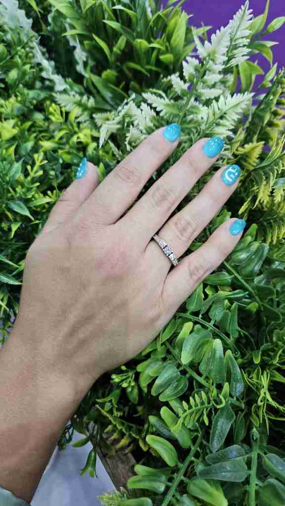Finductive nail